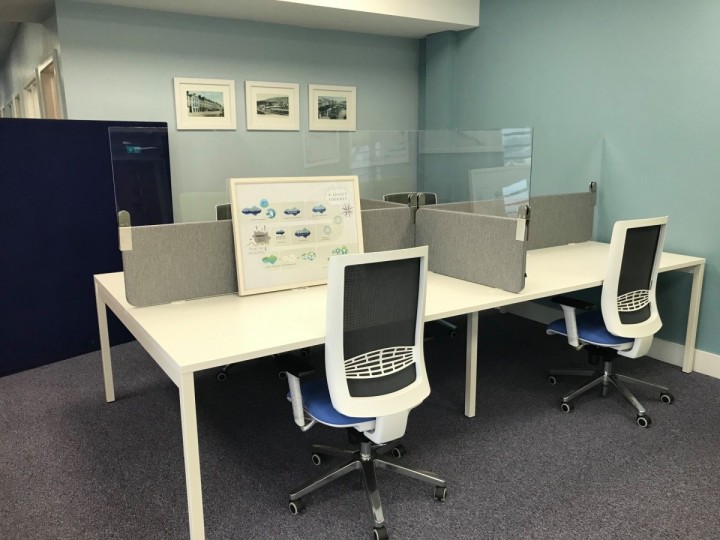 Flexible desk space